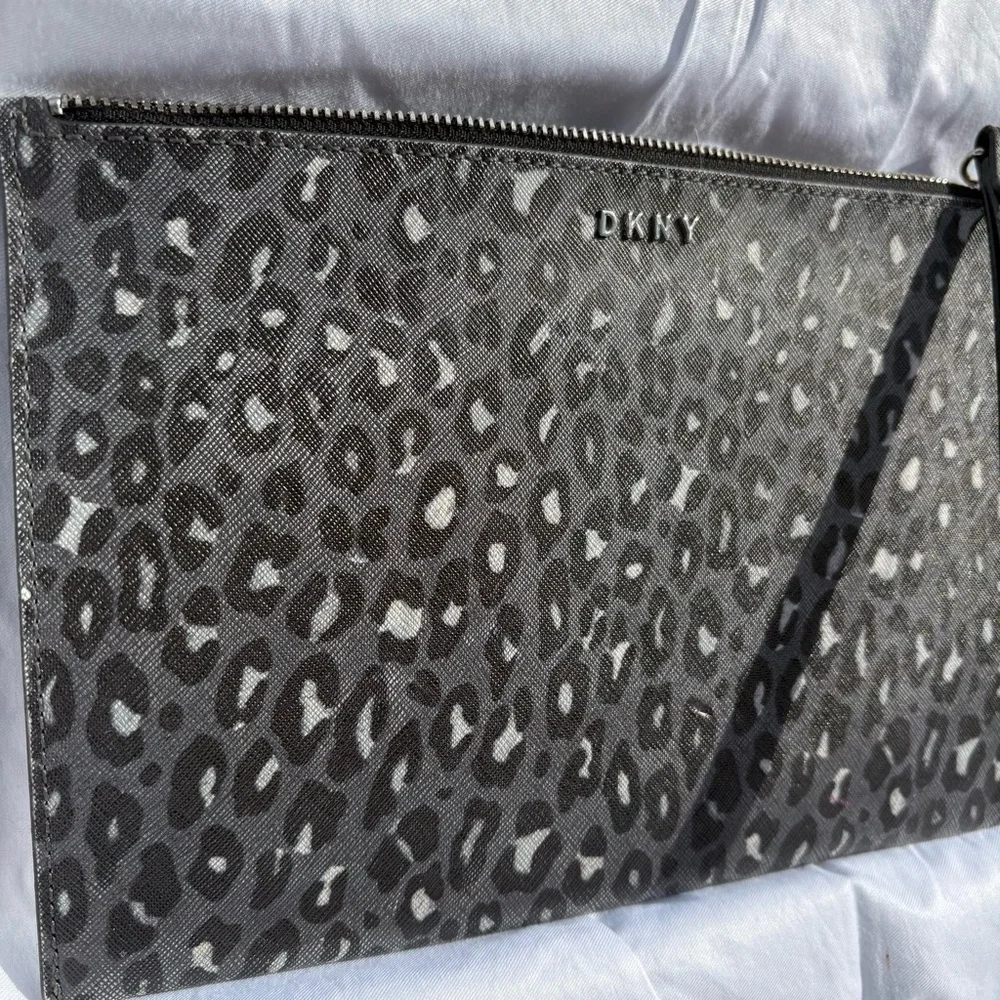 Dkny stylish clutch